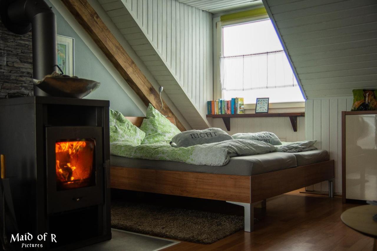 Hof Vierzehnender Im Hohen Venn - 70Qm Fachwerk-Studio - Grosses Wohn-Schlafzimmer Mit Dachterrasse Und Kaminofen - Separate Kueche - Perfekt Fuer Paare - Monschau - Eifel - Hunde Willkommen - Islandpferde Екстериор снимка